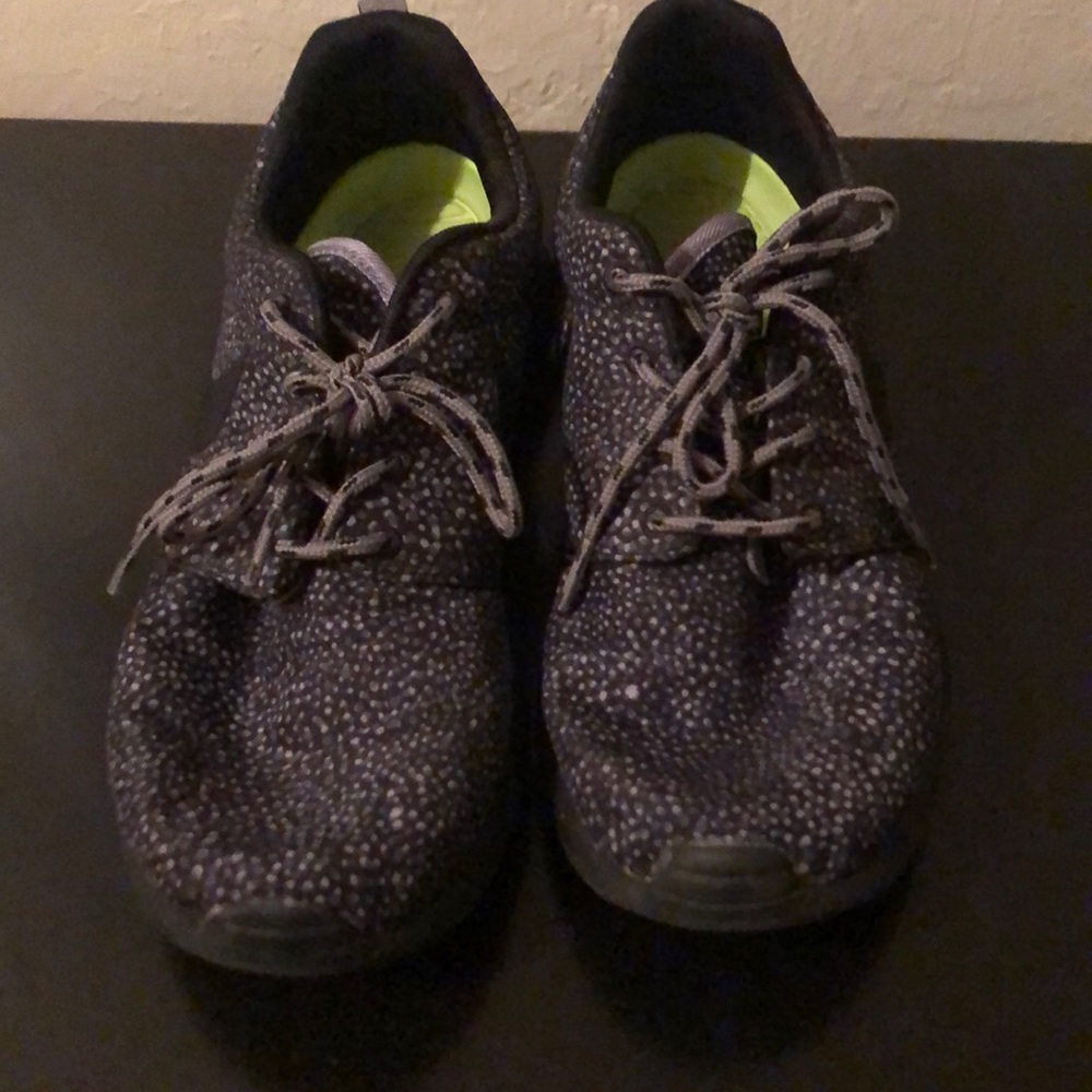 NIKE ROSHE WMNS 7.5